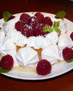 Десерт из сорбета и меренгов