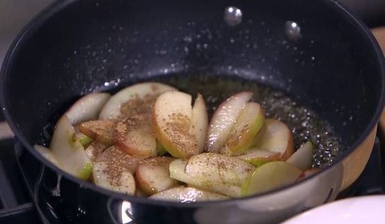 клафути с яблоками и корицей