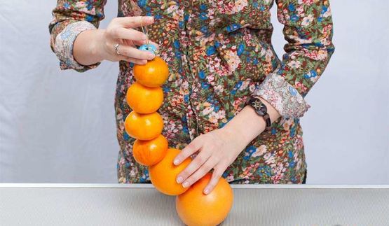 елка из фруктов и конфет