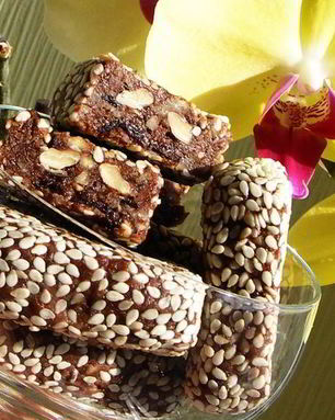 Конфетки из чернослива, грецких орехов и шоколада