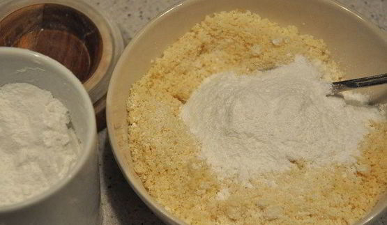 конфетки с миндально-винной начинкой и кленовым сиропом