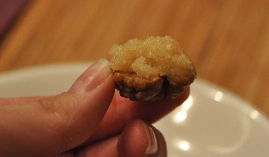 конфетки с миндально-винной начинкой и кленовым сиропом