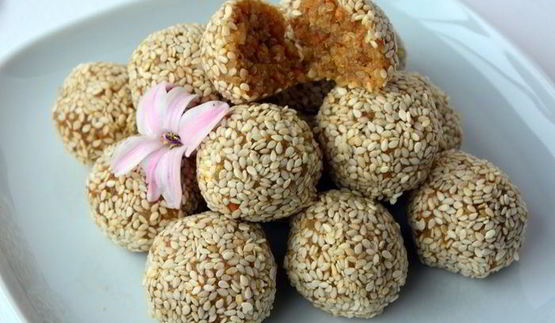 конфеты из киноа с арахисовой пастой