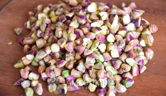 мягкие шоколадные конфеты с фисташками