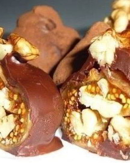 Рецепт шоколадных конфет из инжира с грецкими орехами