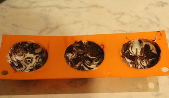 шоколадные конфеты с сезамом мраморные