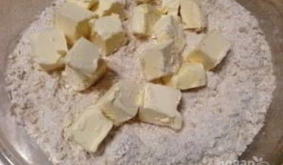 крамбл со взбитыми сливками и соленой карамелью