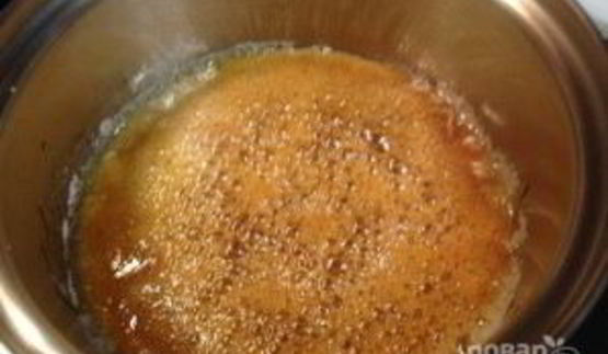 крамбл со взбитыми сливками и соленой карамелью