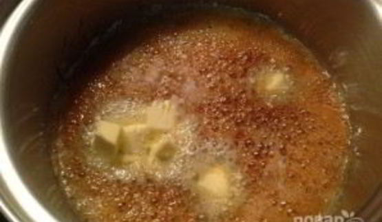 крамбл со взбитыми сливками и соленой карамелью