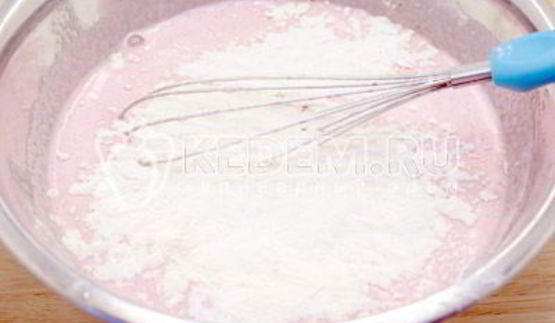 бисквитный рулет с клубничным кремом