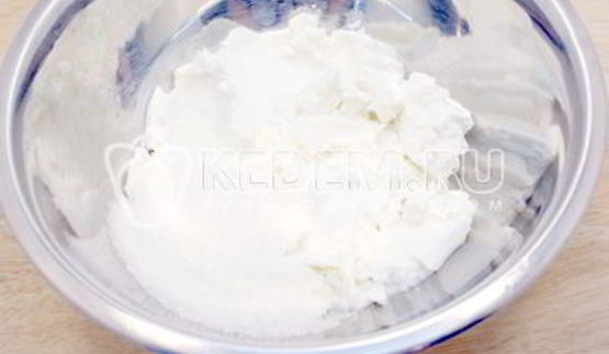 бисквитный рулет с кремом новогодний салют