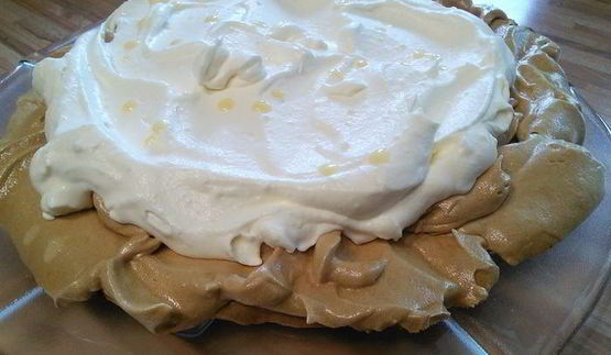 карамельная павлова со сливочным кремом и яичным ликером