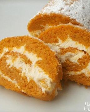Морковный рулет с творожно-шоколадным кремом