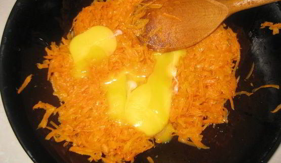 морковные рулетики с творожным кремом