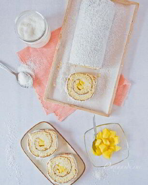 Рулет с манго и кокосовым кремом