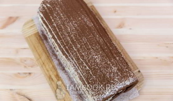 шоколадный бисквитный рулет со сливочным кремом