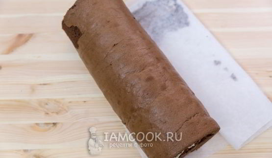 шоколадный бисквитный рулет со сливочным кремом
