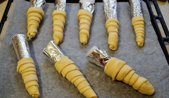 слоеные трубочки с заварным шоколадно-яблочным кремом