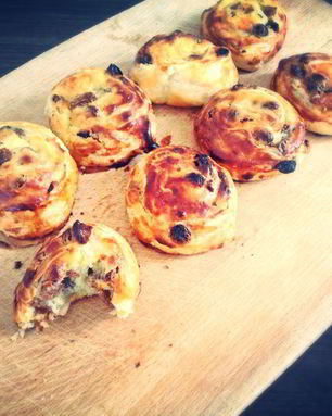 Улитки с изюмом и кремом