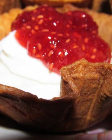 Рецепт вафельных корзинок с творожно-сливочным кремом