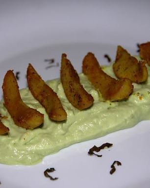 Яички барашка на творожном креме из авокадо