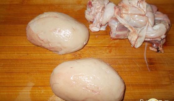 яички барашка на творожном креме из авокадо