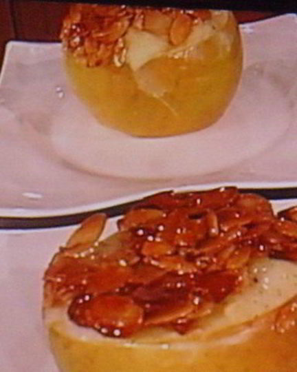 Рецепт заварного крема-пудинга, запеченного в яблоке, под миндальной корочкой