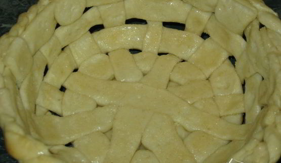 корзинка с сахарными булочками и мармеладом