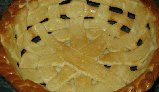 корзинка с сахарными булочками и мармеладом