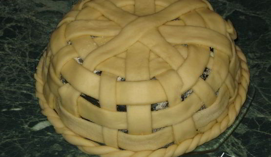 корзинка с сахарными булочками и мармеладом