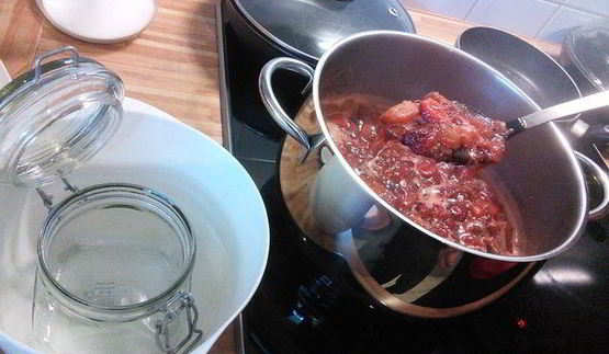 мармелад из ревеня и клубники с мятой