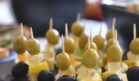 закуска на шпажках с мармеладом