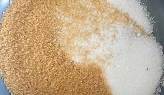 карамельное мороженое с карамельными орешками