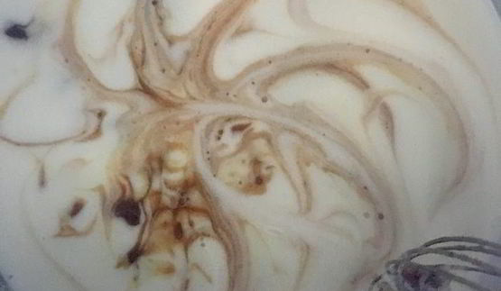 карамельное мороженое с карамельными орешками