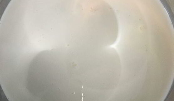 карамельное мороженое с карамельными орешками