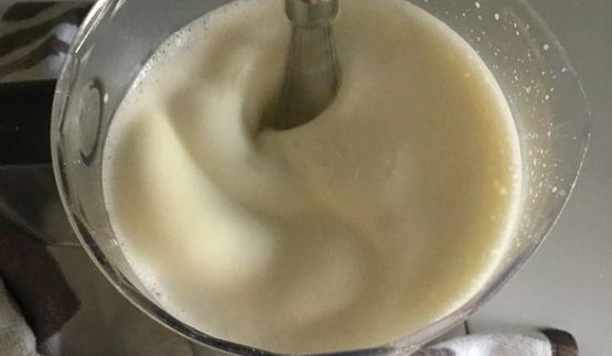 карамельное мороженое с карамельными орешками