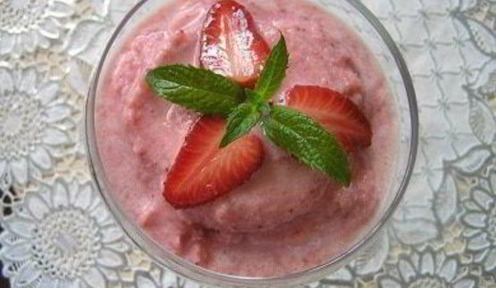 клубничное мороженое