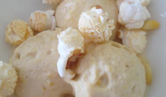 кукурузное мороженое с попкорном и хлопьями