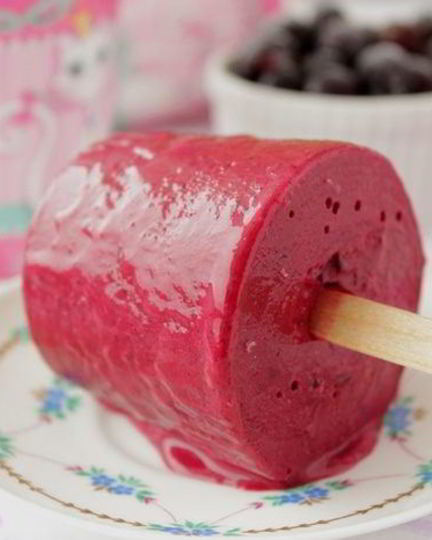 Рецепт мороженого из черной смородины и йогурта