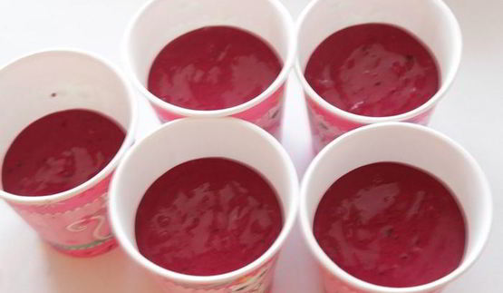 мороженое из черной смородины и йогурта