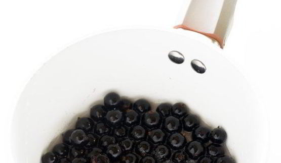 мороженое с черной смородиной