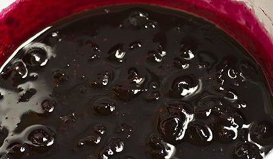 мороженое с черной смородиной