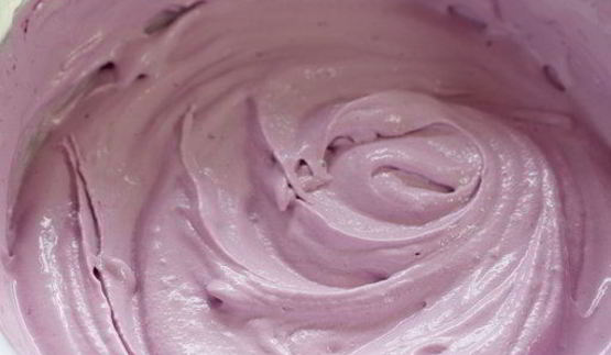 мороженое с черной смородиной