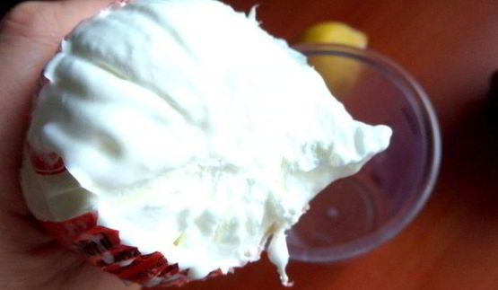 прохладный коктейль из мороженого с черникой