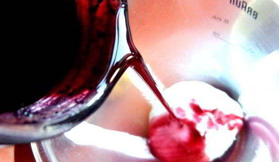 прохладный коктейль из мороженого с черникой