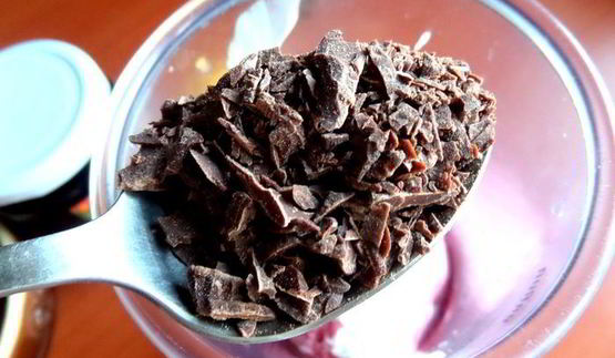 прохладный коктейль из мороженого с черникой