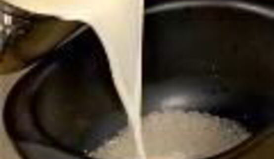 рисовое мороженое с ягодным соусом