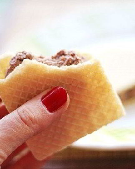 Рецепт шоколадна-йогуртового мороженого в вафлях