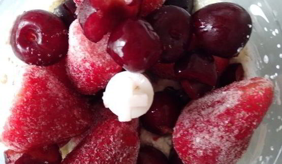 ягодное мороженое с мятой