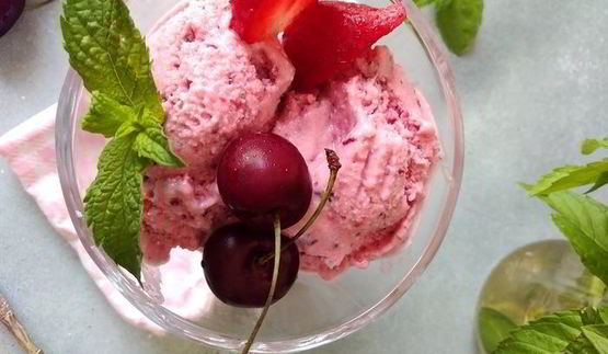 ягодное мороженое с мятой